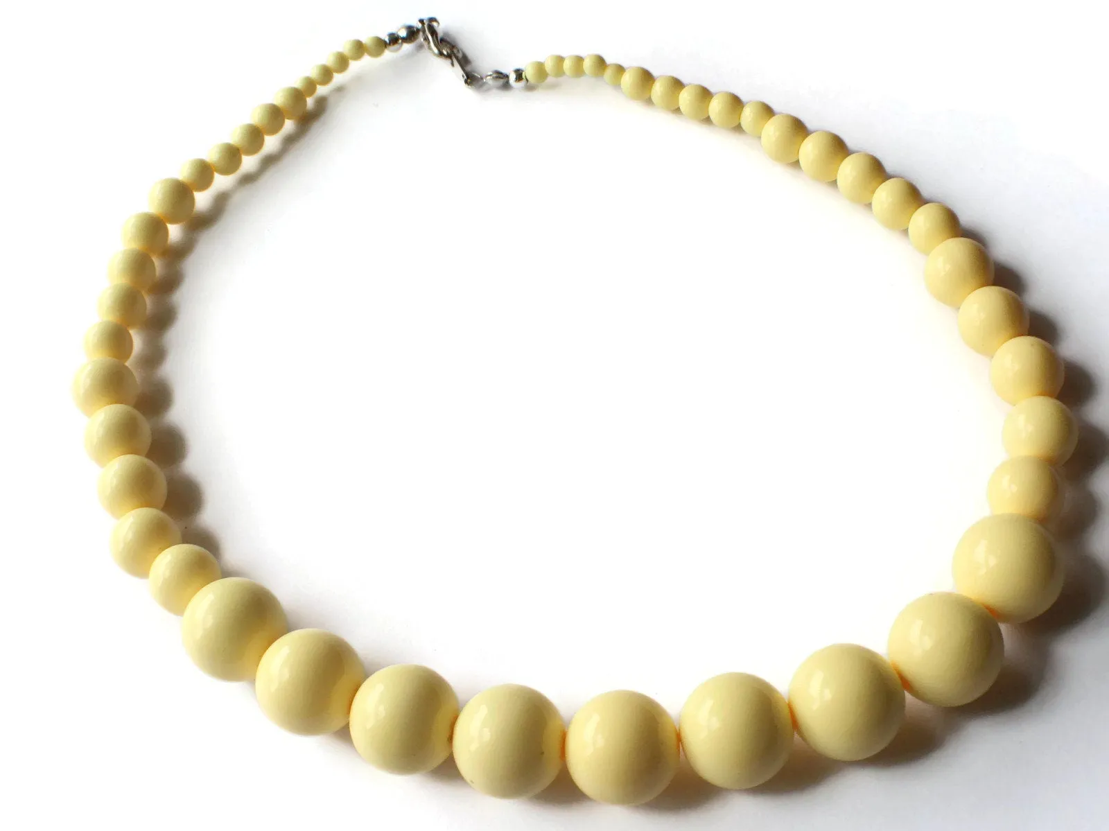 16 Inch Yellow Graduated Bead Necklace Vintage Necklace bL2