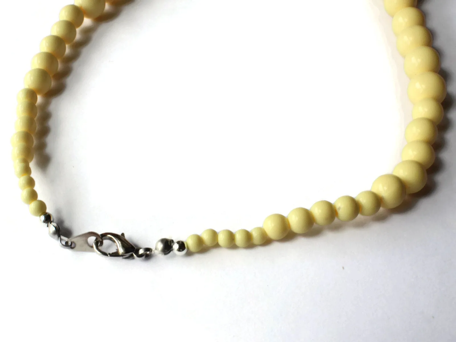 16 Inch Yellow Graduated Bead Necklace Vintage Necklace bL2