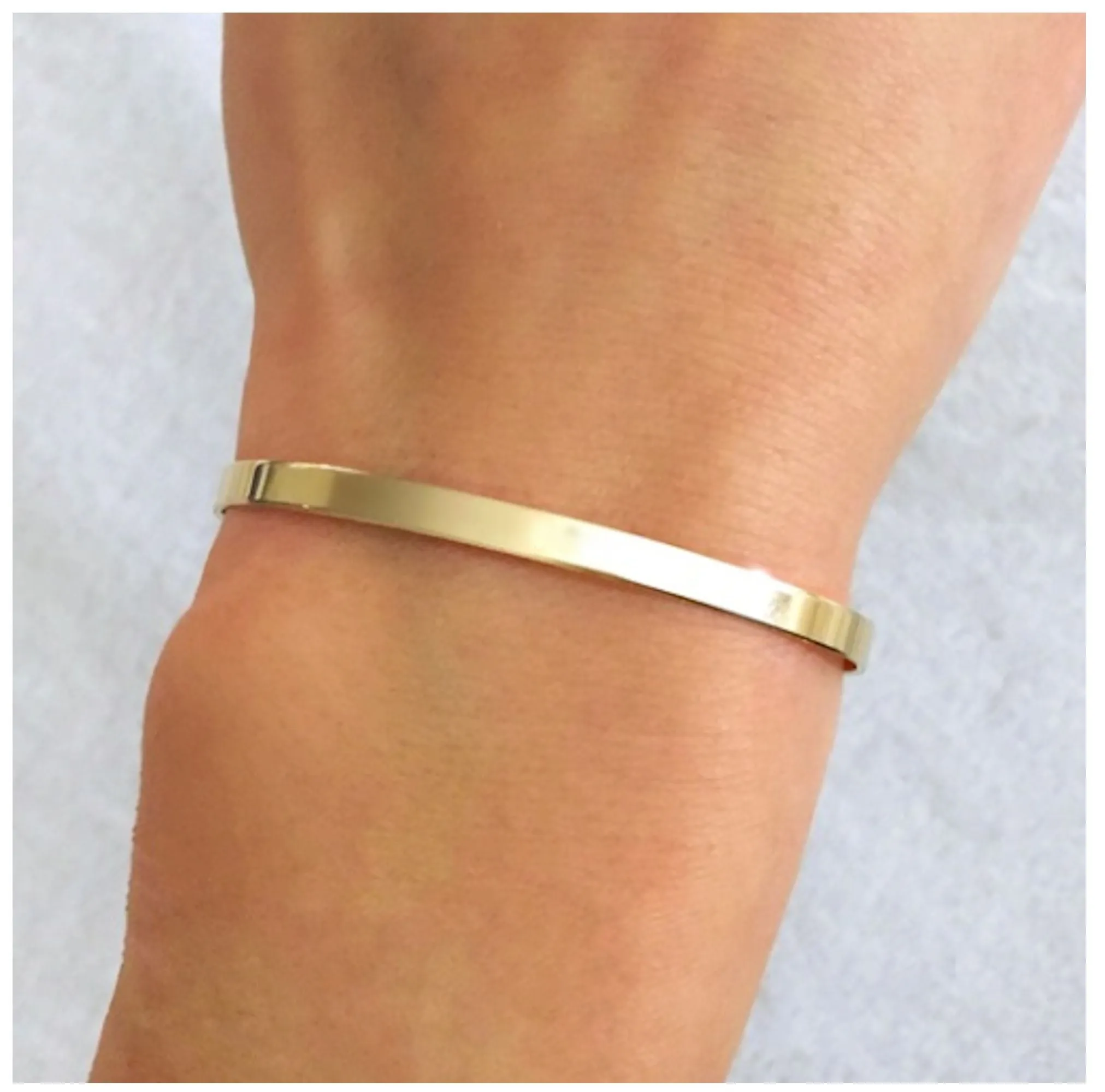 Best Mom Bracelet - Gold Thin Engraved Bangle - Personalized Gift