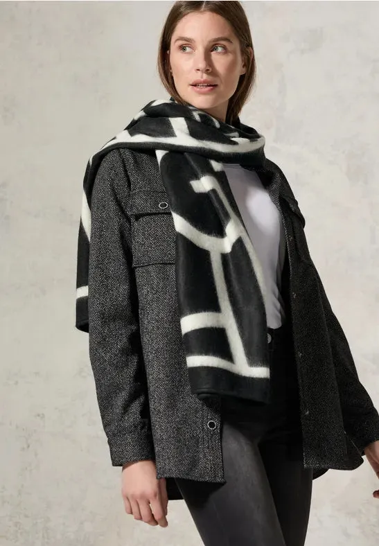 Cecil Soft Cosy Scarf in Black and White Graphic Print 572650