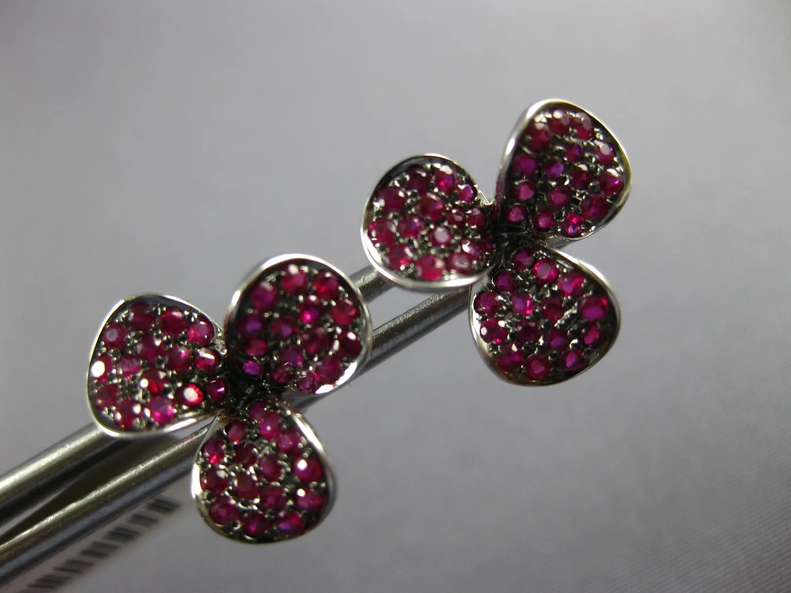 ESTATE 1.06CT AAA RUBY 18KT WHITE GOLD 3D 3 LEAF CLOVER FLOWER STUD EARRINGS