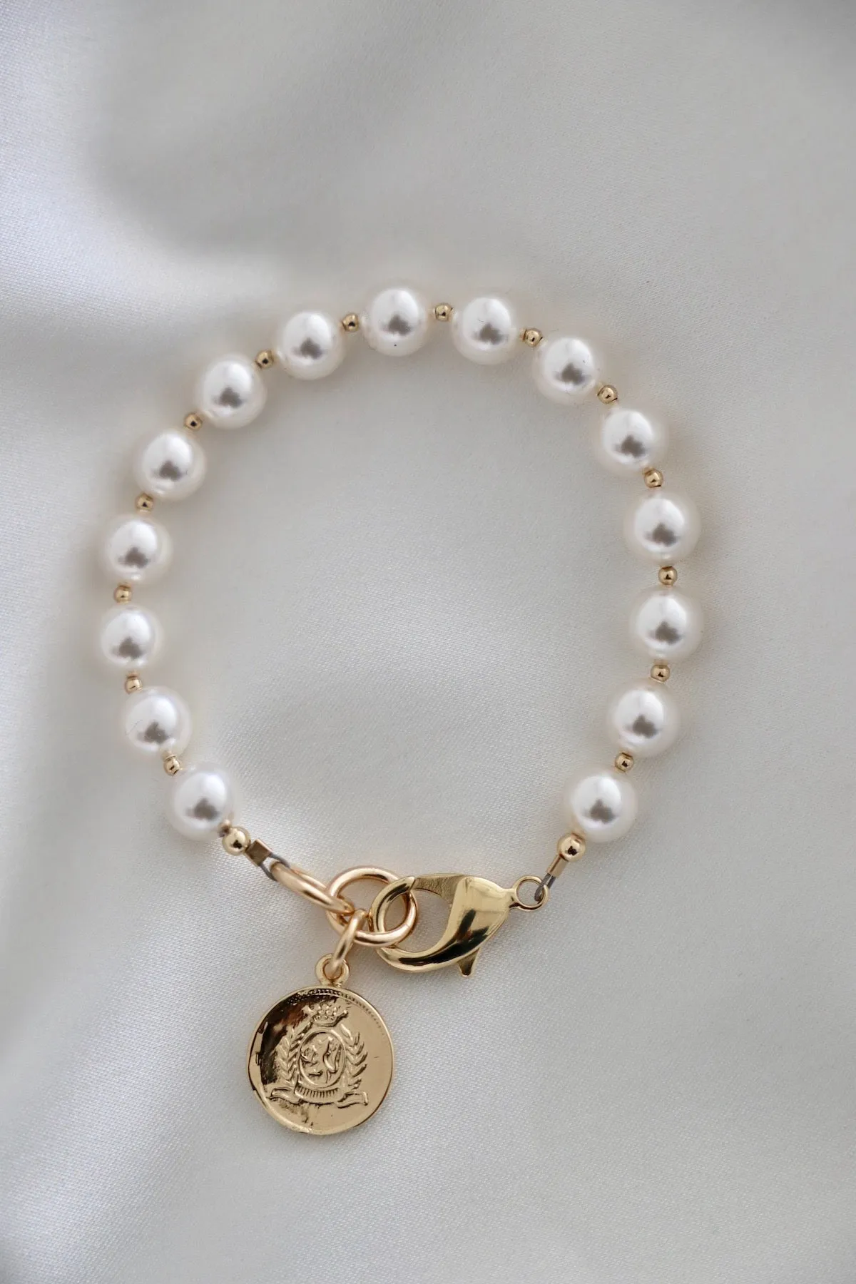 LORA PEARL BRACELET