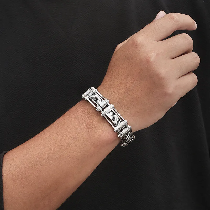 Men's Titanium Steel Locomotive Bracelet - European and American Style with Fashion Mesh Splicing and Electroplated Finish