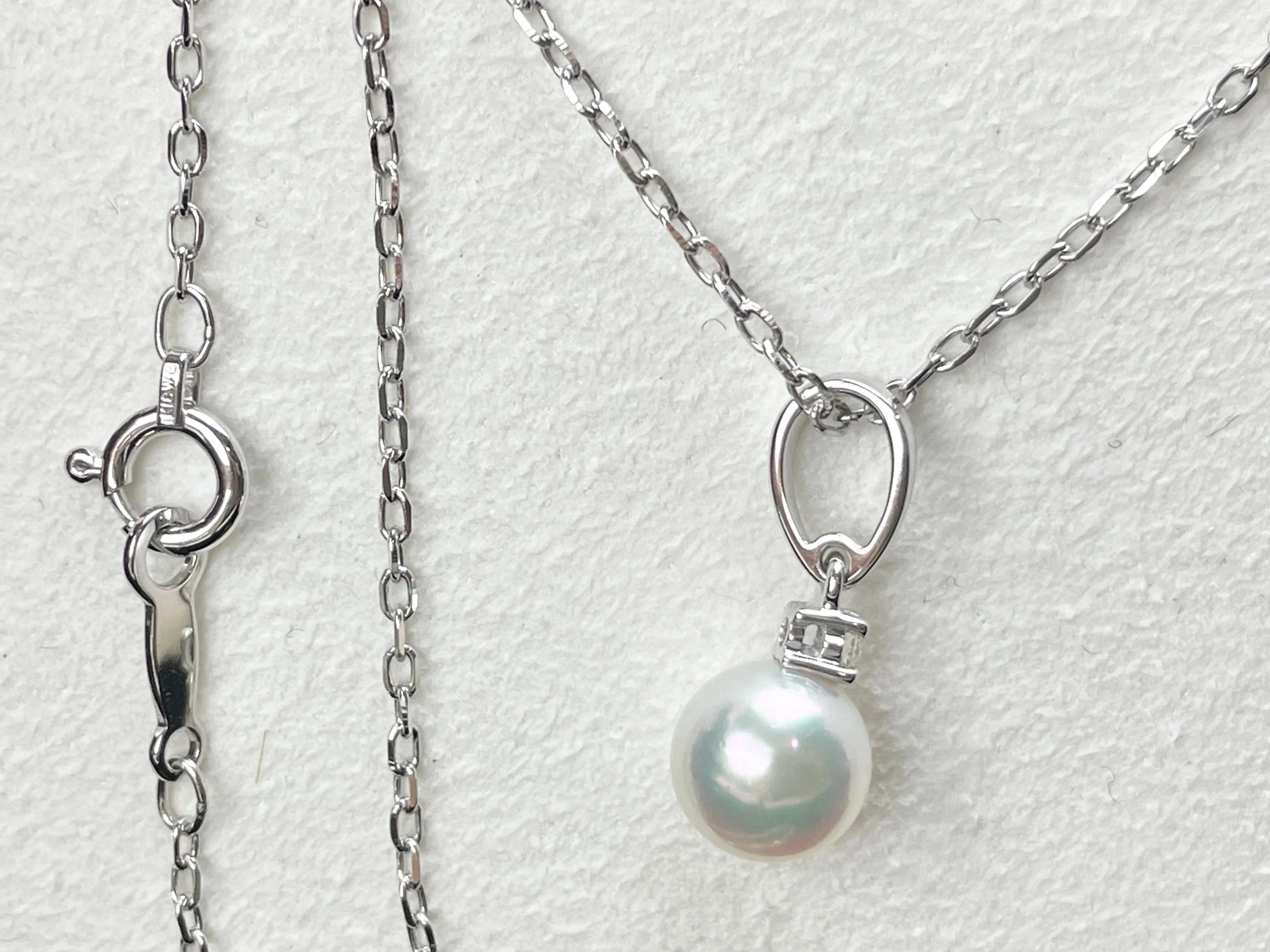 Mikimoto Akoya cultured pearl single pearl pendant in 18k white gold, 0.02 carat Diamond, VS1 clarity and F color