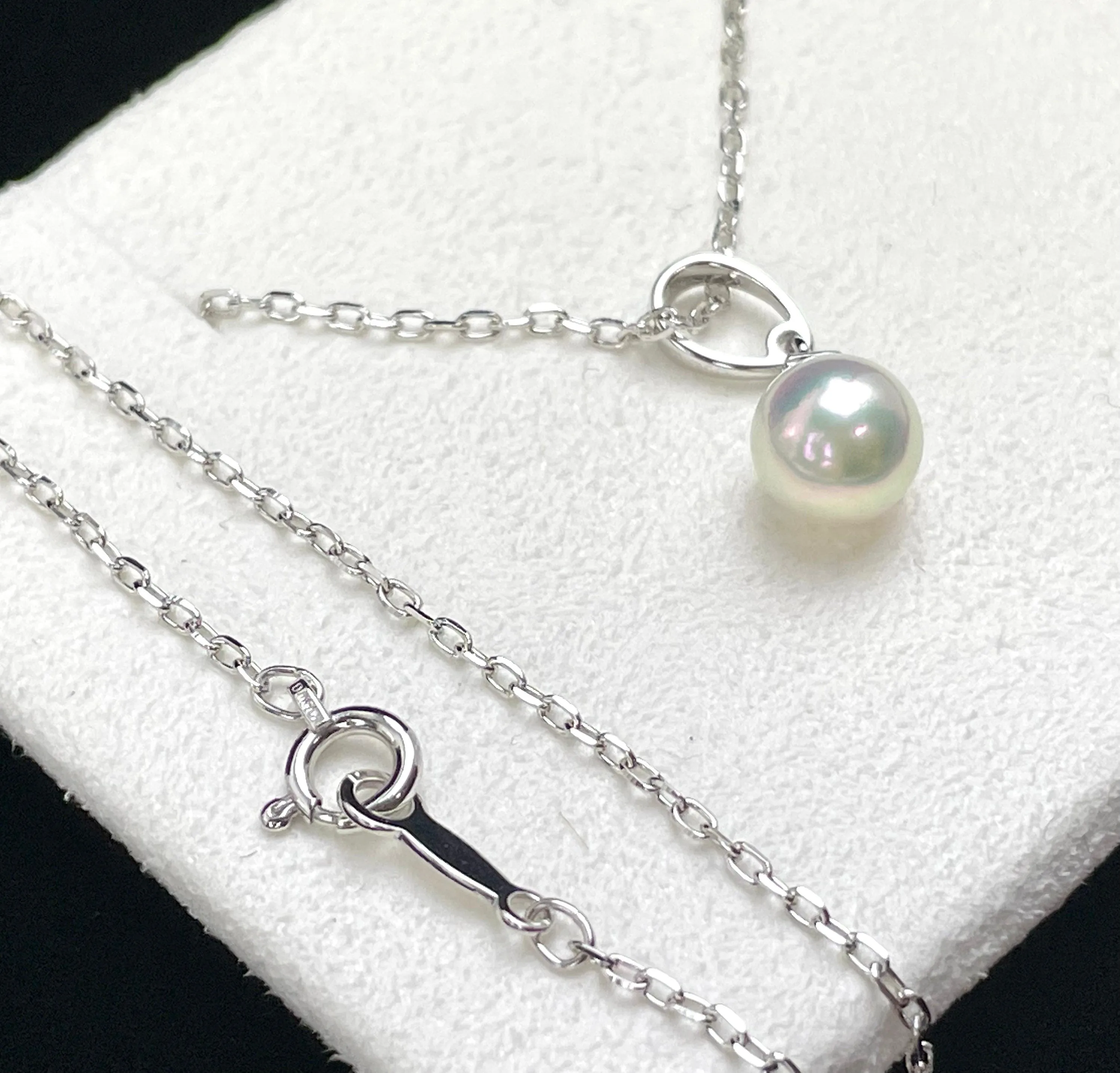 Mikimoto Akoya cultured pearl single pearl pendant in 18k white gold, 0.02 carat Diamond, VS1 clarity and F color