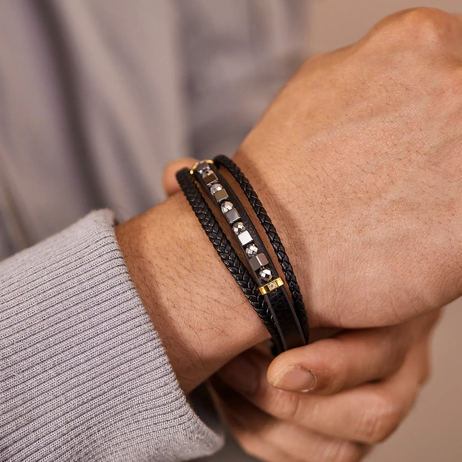 Sophisticated Men's Black Leather and Stainless Steel Beaded Bracelet – Elegant Design with Magnetic Clasp