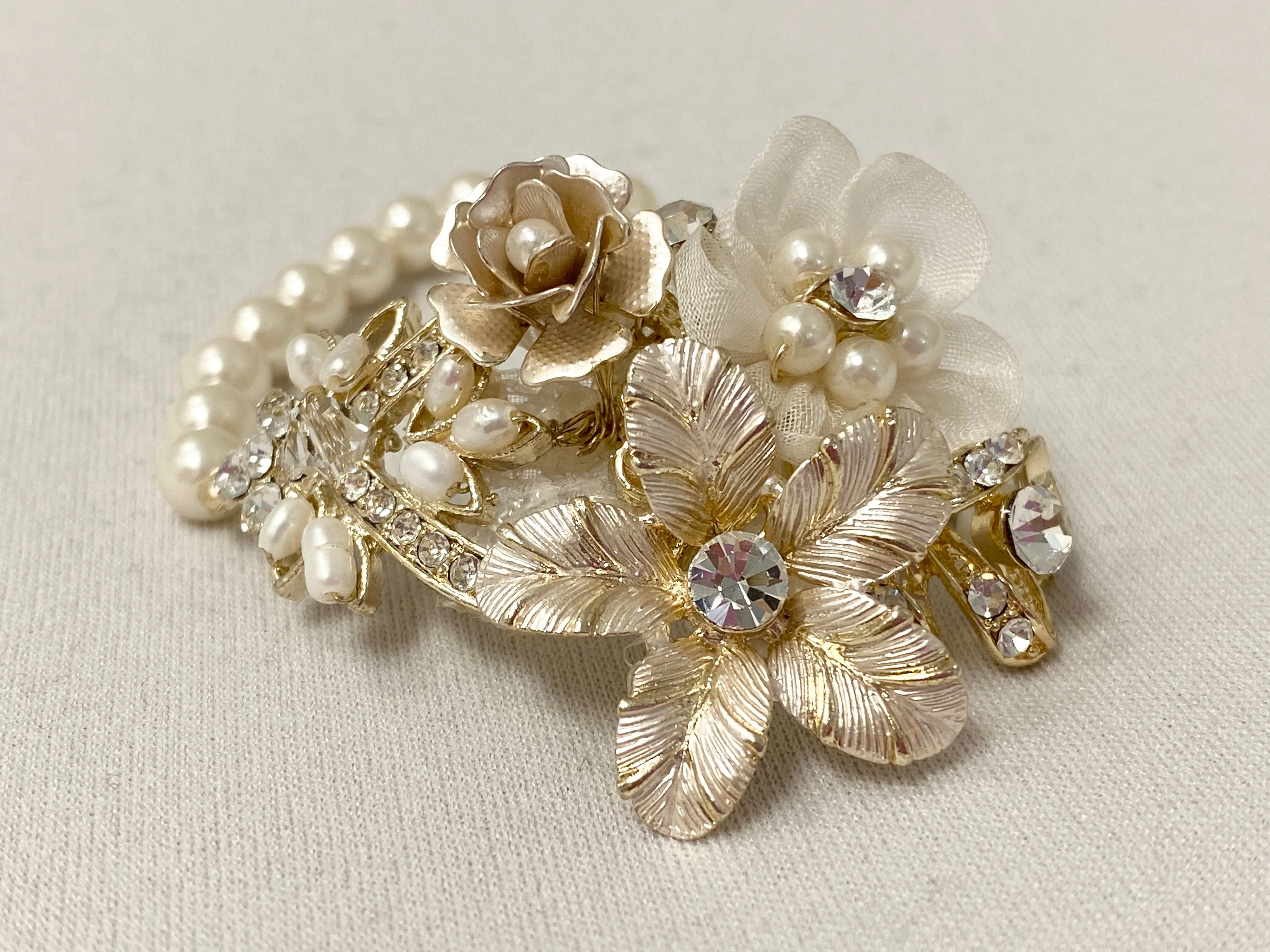 Triple Flowers Pearl Bracelet