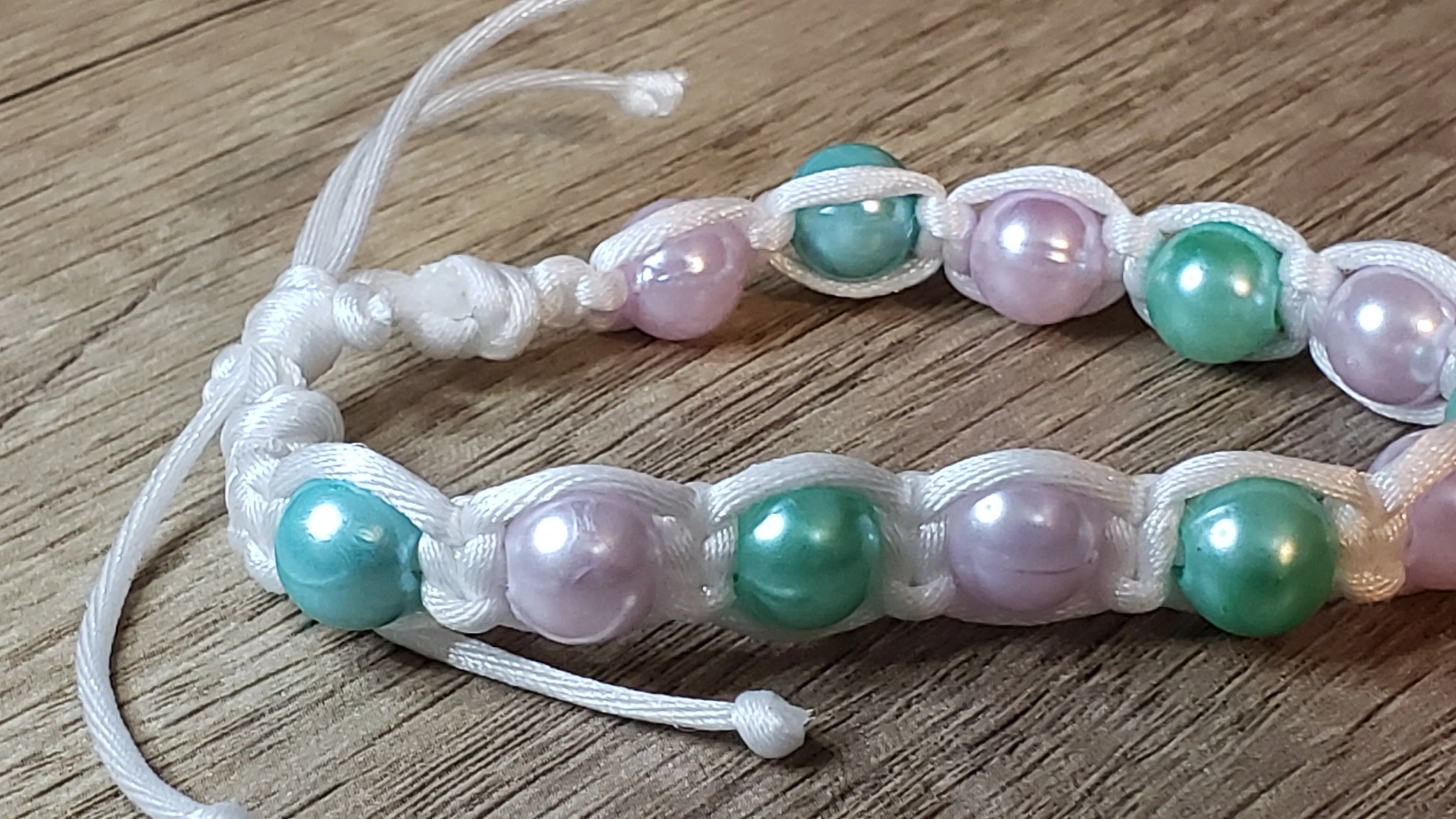  White Nylon Adjustable Bracelet with Acrylic Pearl Beads.