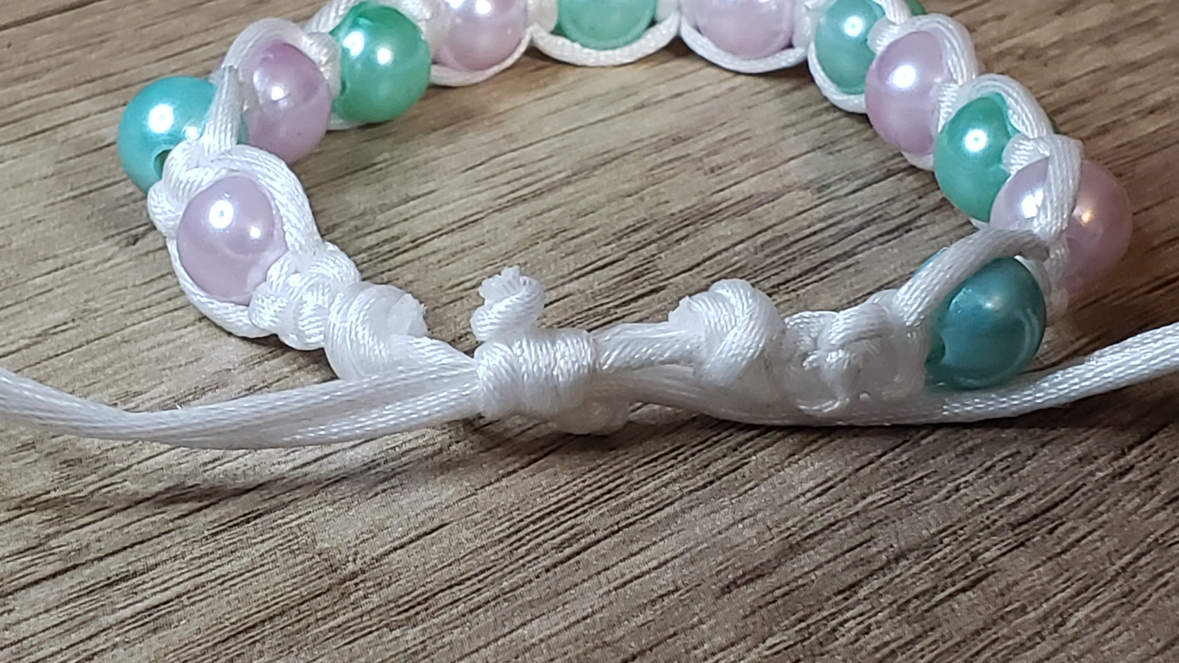  White Nylon Adjustable Bracelet with Acrylic Pearl Beads.