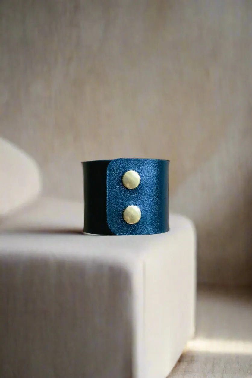 WIDE SNAP CUFF